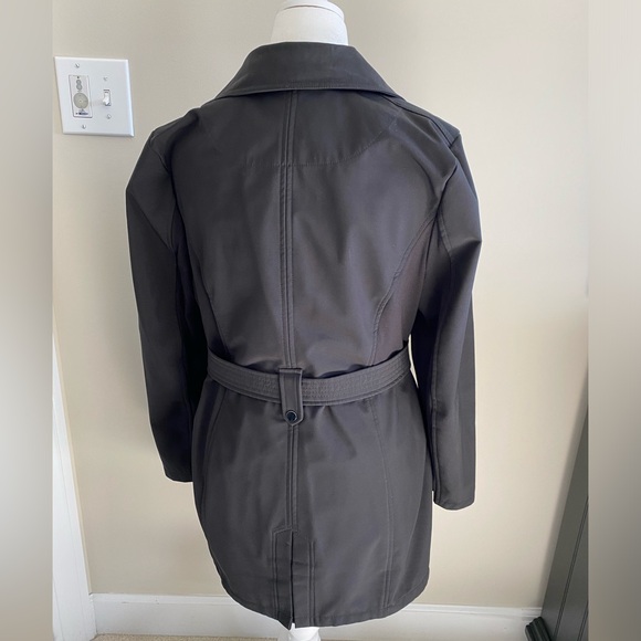 Women’s XL Raincoat with Soft Brushed Lining & Detachable Hood - Picture 2 of 7